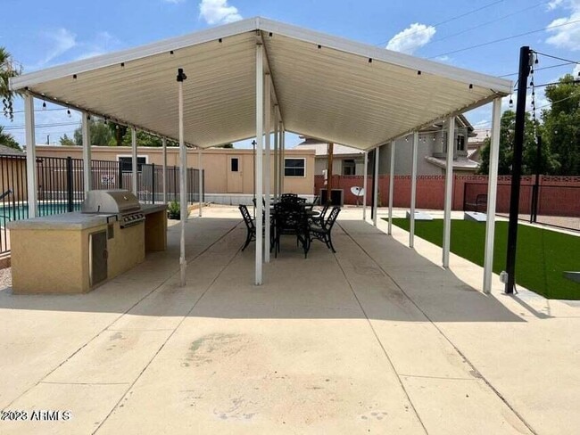 Building Photo - 16005 N 32nd St