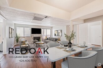 Building Photo - Spacious Two Bedroom with a Private Balcon...