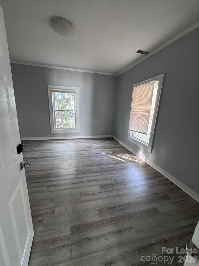 Building Photo - 65 White St SW