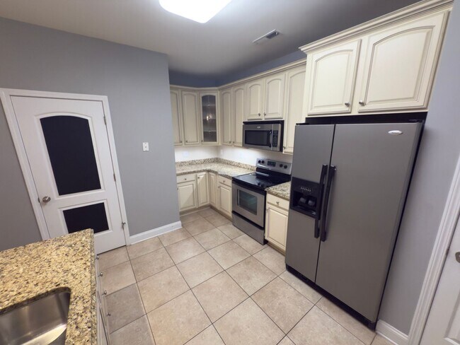 Building Photo - Christiansburg, 3 BR / 2.5 BA, Available Now