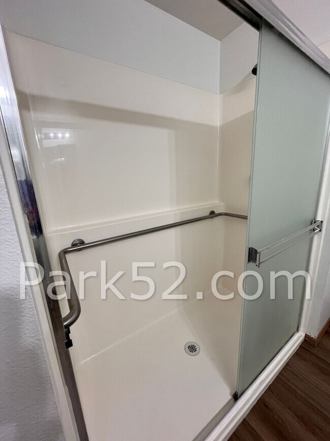 Building Photo - $300 Off First Full Month! 1 Bedroom 1 Bathroom - Ground Floor - Bonney Lake Condo - #D2