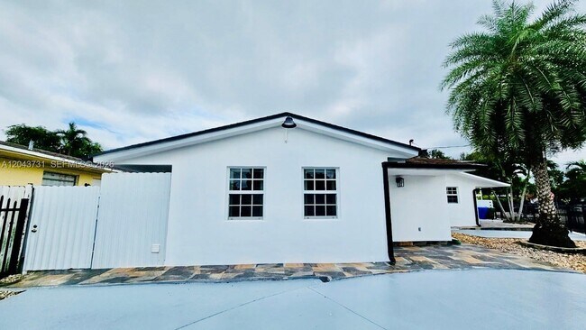 Building Photo - 3180 SW 25th Ter