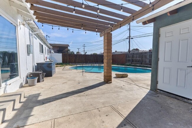 Building Photo - 1410 Central Ave