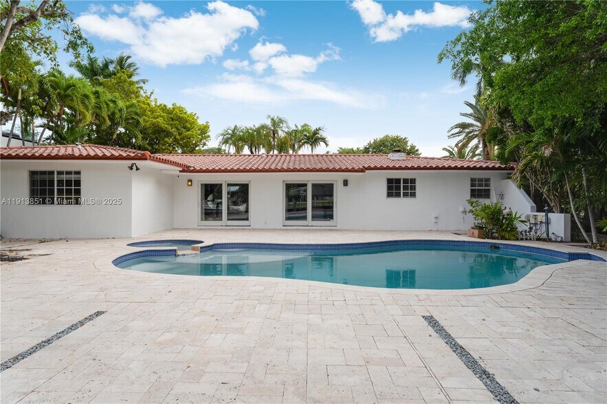 Building Photo - 7601 NE 9th Ave