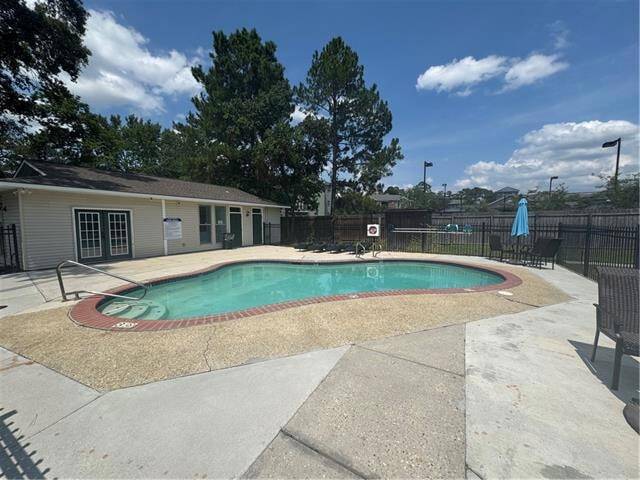 Building Photo - 725 Heavens Dr