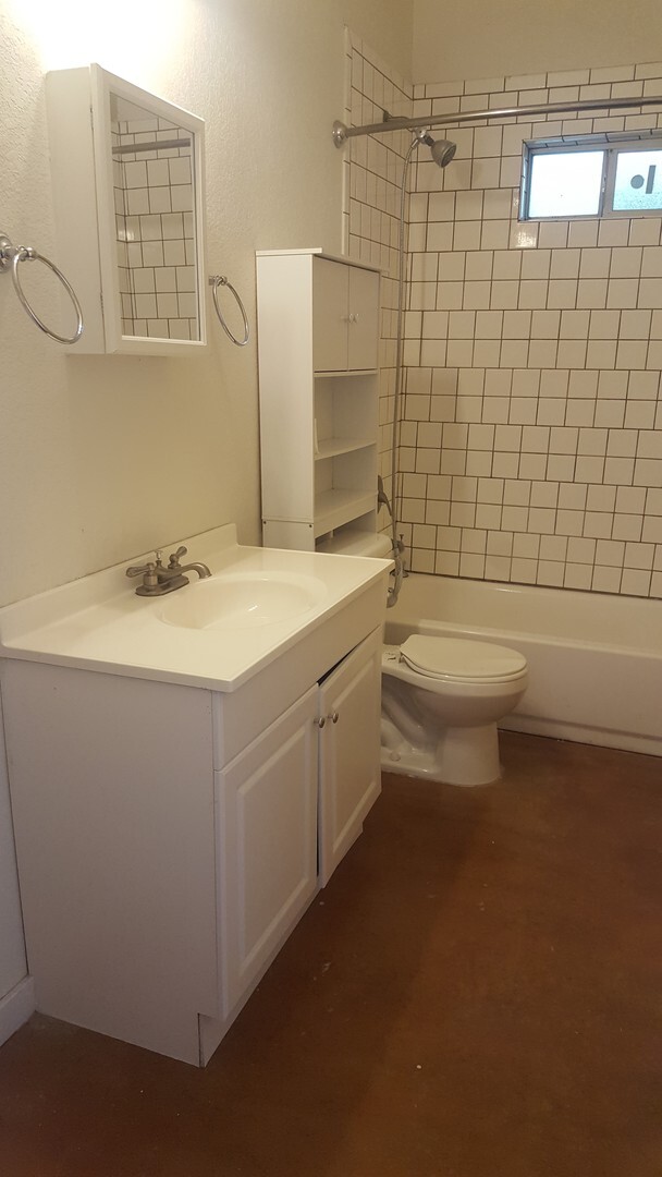 Building Photo - Adorable 2 Bed 1 Bath Home