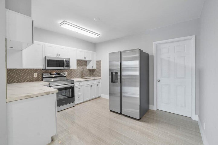 Building Photo - 3048 N Dixie Hwy