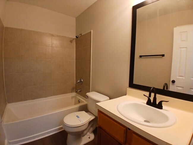 Building Photo - Amazing 3 Bedroom 2.5 Bath! Intown Living at a Price Below Market Off Street Parking