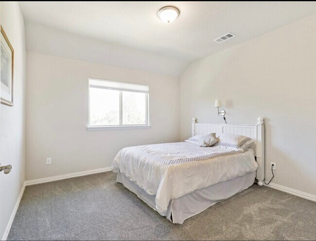 Building Photo - 1140 Barrix Dr