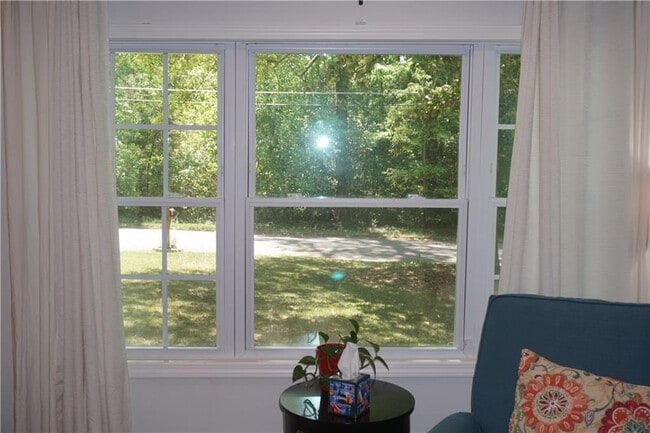 Building Photo - 2163 Lilac Ln