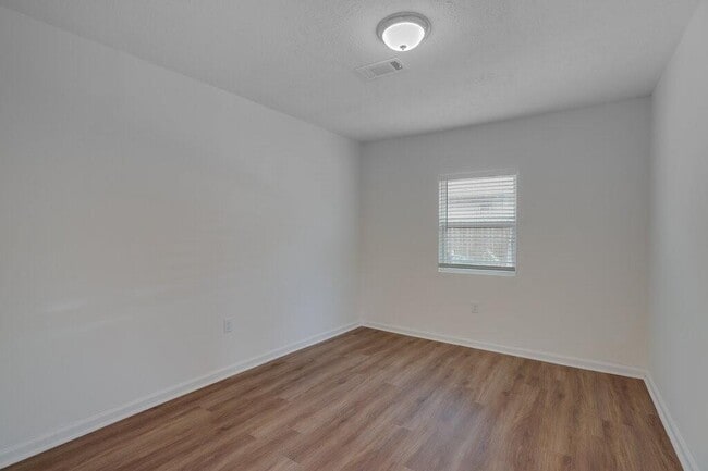 Building Photo - 304 John N Garner Cir