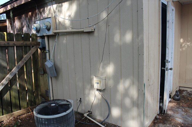 Building Photo - 2 bedroom 2 bath