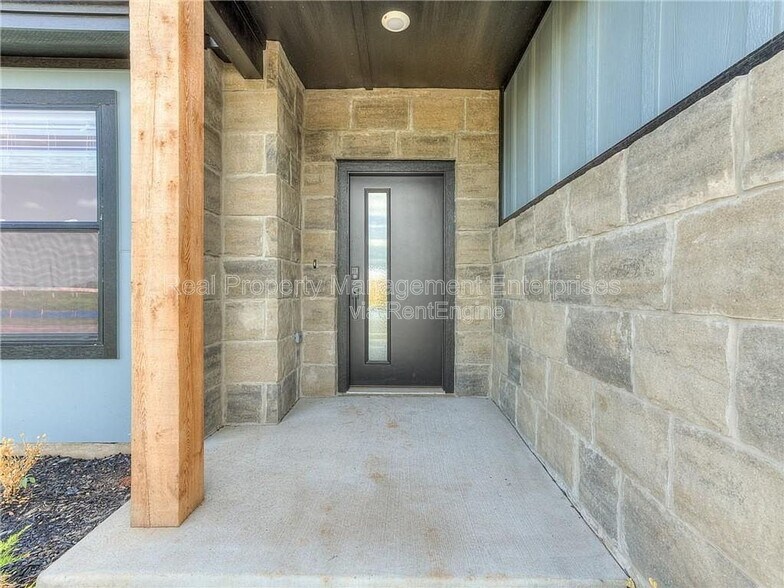 Building Photo - 8104 NW 151st Cir