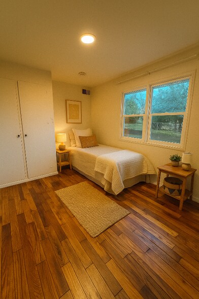 Building Photo - 229 Oak St