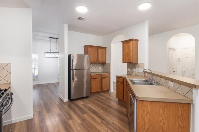 Building Photo - 32350 Cross Spring Park Ln