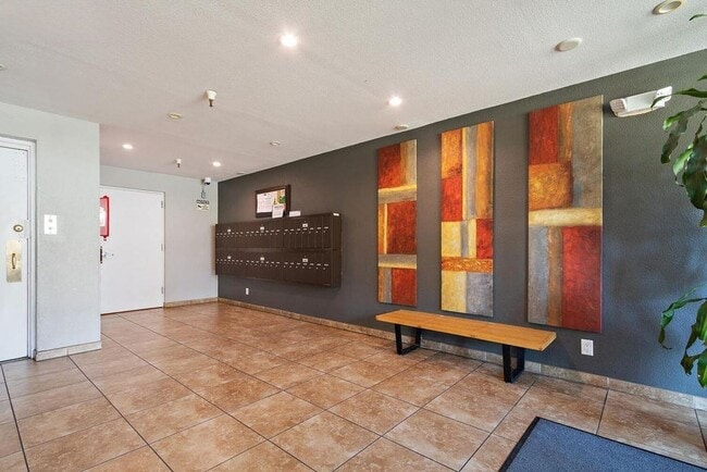 Building Photo - Updated Condo Steps from Lake Merritt with Parking and Utilities Included