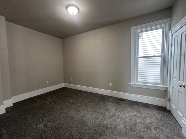 Building Photo - Large Open Concept 5BR/2BA Rent to Own Home with Office