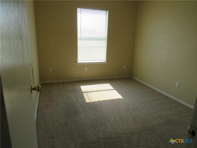 Building Photo - 1602 Benttree Dr