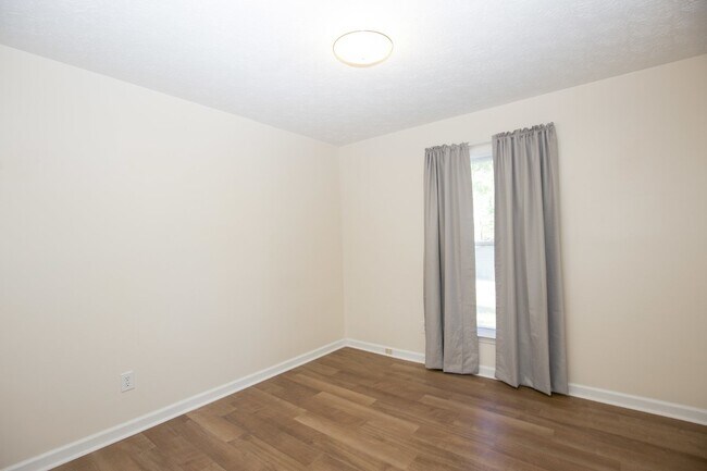 Building Photo - 330 Conifer Dr