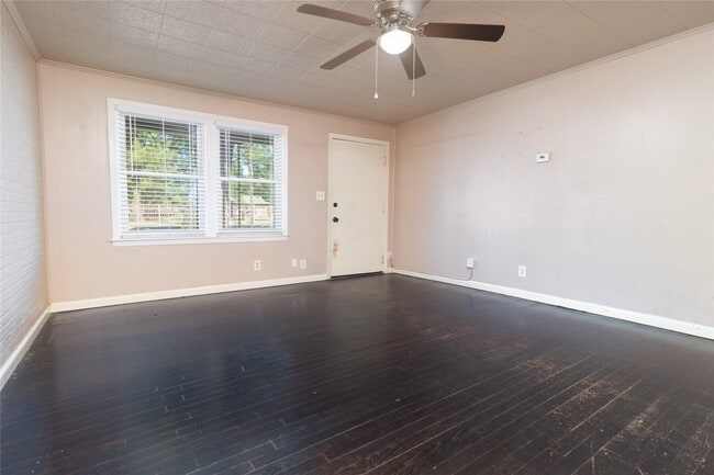 Building Photo - 4425 Harding Dr