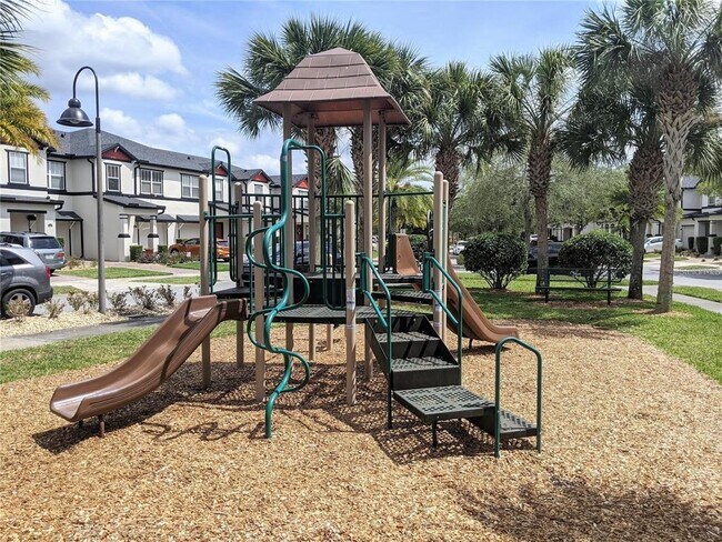 Building Photo - 10272 Park Commons Dr