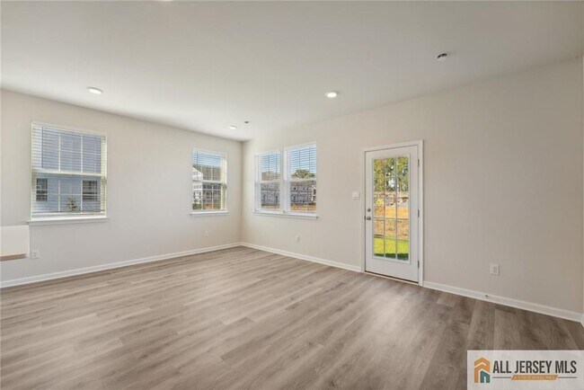 Building Photo - 25 Elliot Ln