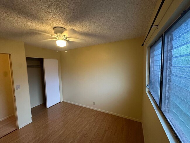 Building Photo - Village Park -3 Bed/ 2 Bath/ 2 Parking