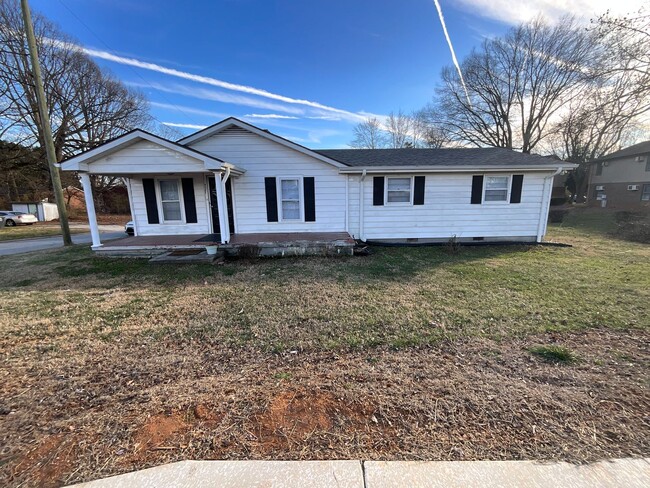 Primary Photo - Now Available 3 Bedroom/2 Bath Greensboro ...