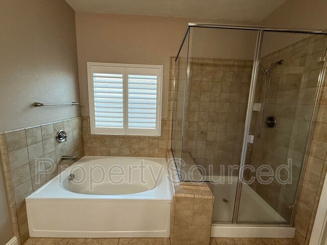 Building Photo - 2223 Ravenbrook Ln