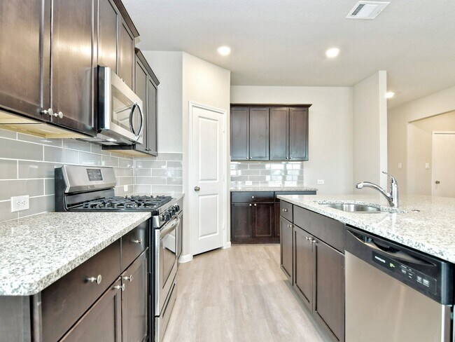 Building Photo - Beautiful 3036 SF Home - 5 Bed/3 Bath + Media Room and Game Room! - Hidden Trails, Bulverde