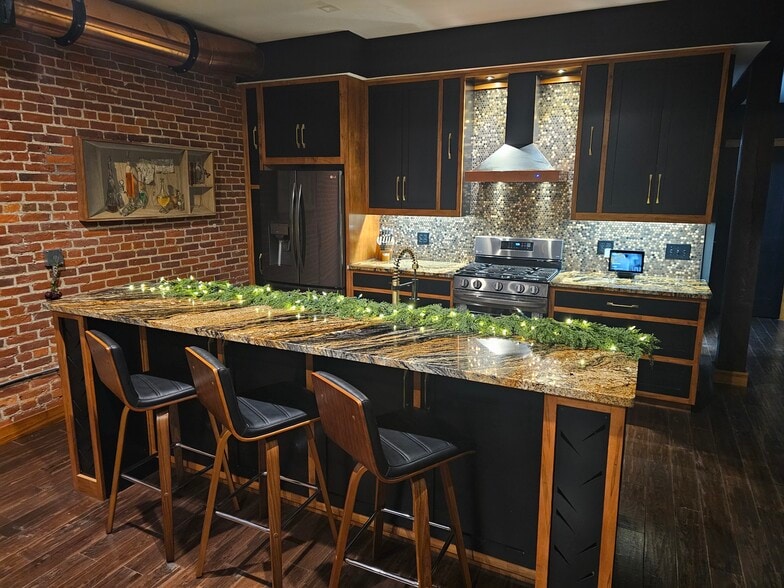 Building Photo - 98 Genesee St