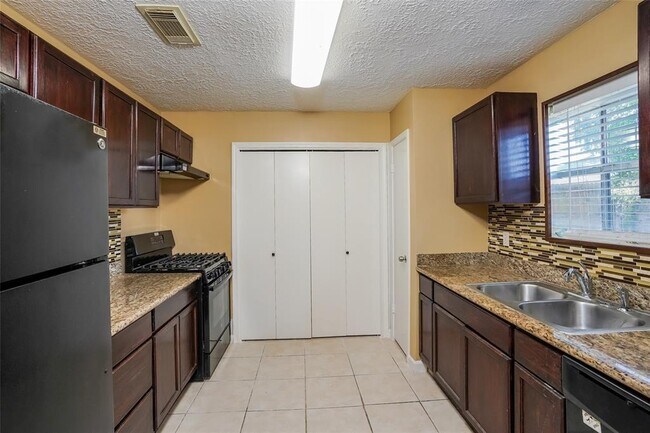 Building Photo - 20406 Oak Limb Ct