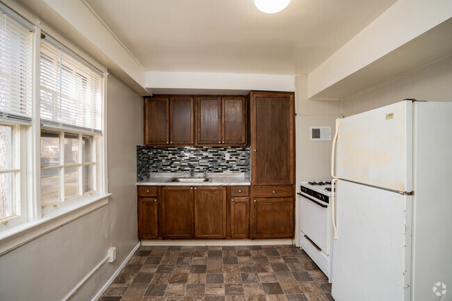 3BD, 1BA - 1000SF - Kitchen - Park Lane Manor Apartments