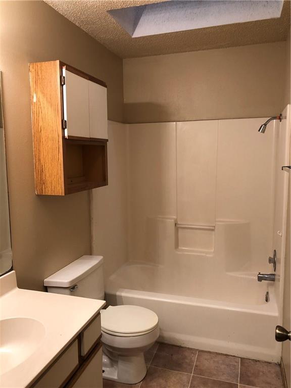 Building Photo - 609 W Adams St