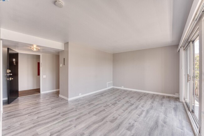 Building Photo - 3815 Harrison St