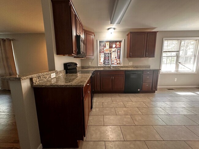 Building Photo - 2224 Dennings Rd