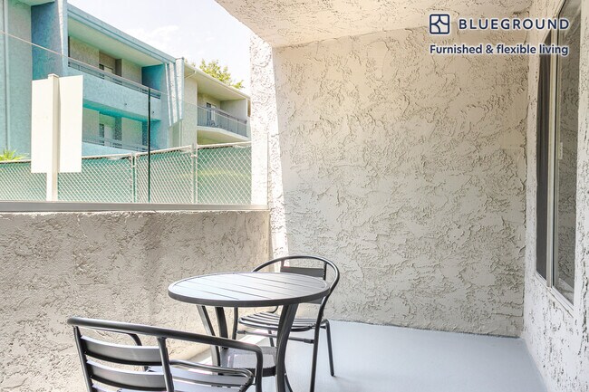 Building Photo - 350 E Del Mar Blvd