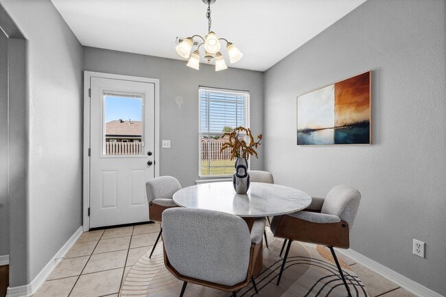 Building Photo - Beautiful Spacious Home w/ Community Clubhouse and Pool!