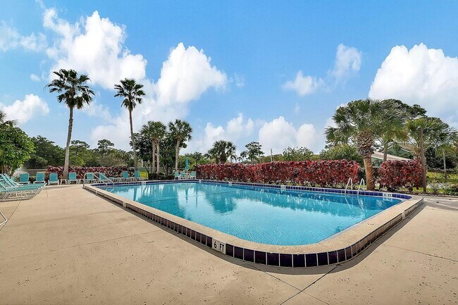 Building Photo - 1758 SE Ryecroft Ct