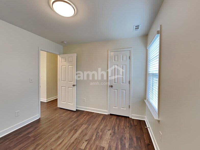 Building Photo - 3058 Romain Trail