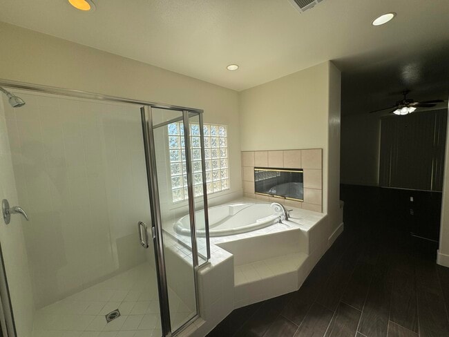 Building Photo - 74081 W Petunia Pl