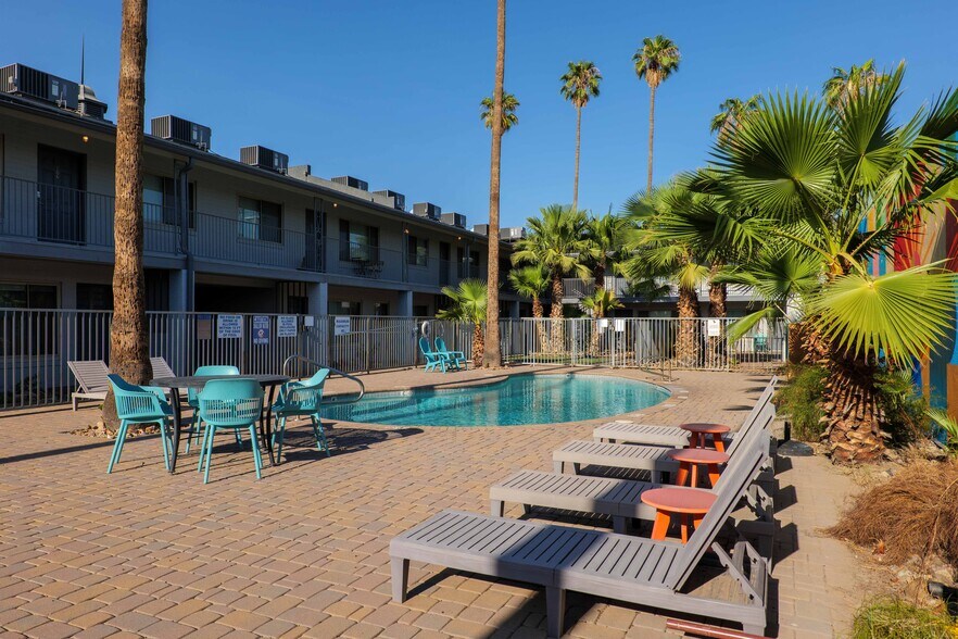 Building Photo - Coronado Flats