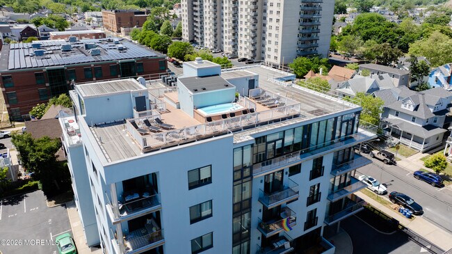 Building Photo - 510 Monroe Ave