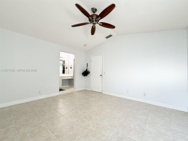 Building Photo - 4340 Pine Ridge Ct