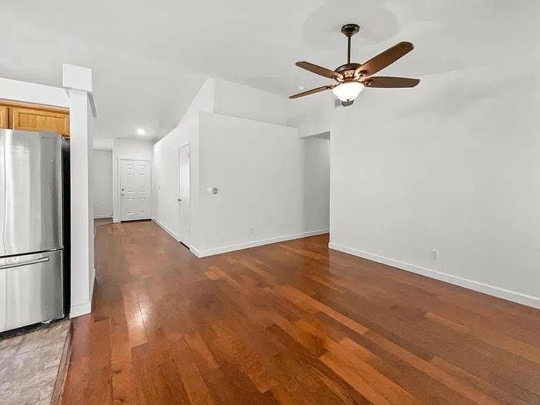 Building Photo - 1041 Shenencock Way