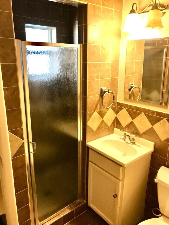 Building Photo - 7811 Cielo Vista Dr