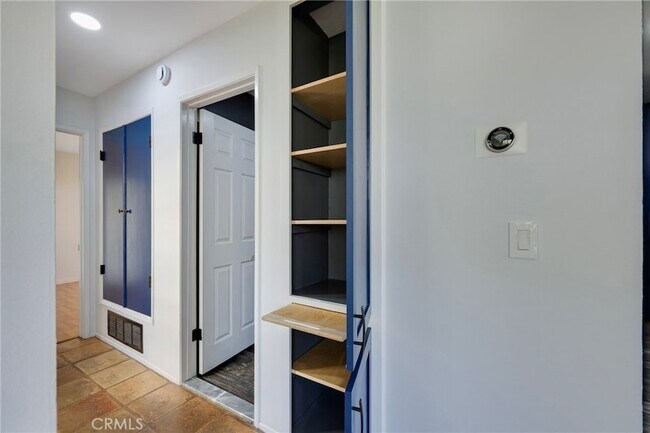 Building Photo - 8231 Deerfield Dr