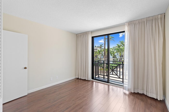 Building Photo - 1630 S Ocean Ln