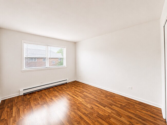 Building Photo - 5733 W 103rd St