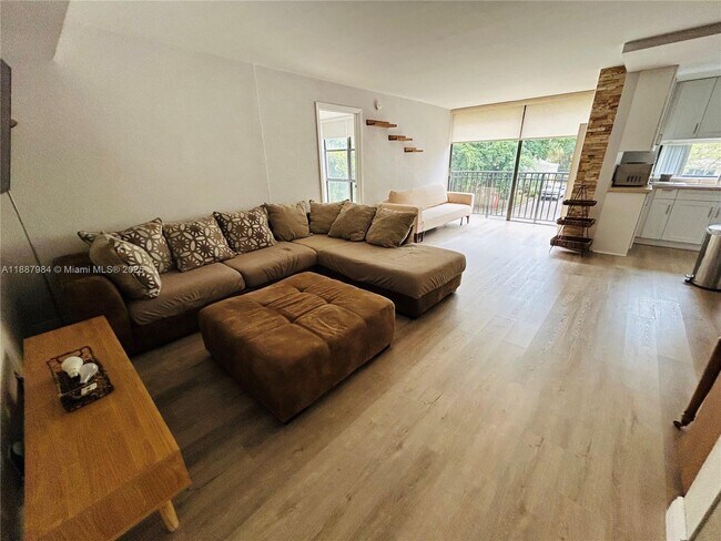 Building Photo - 17021 N Bay Rd